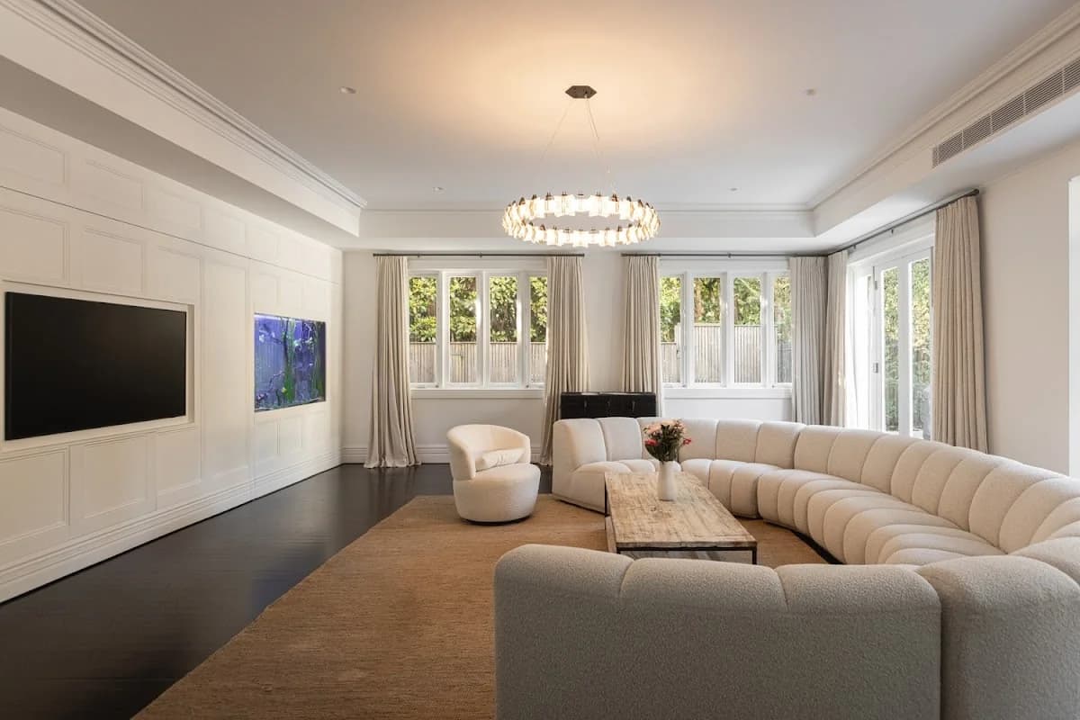 0bb0ead5-e1ba-44a0-86ef-6a4e9cb2673d photo 1