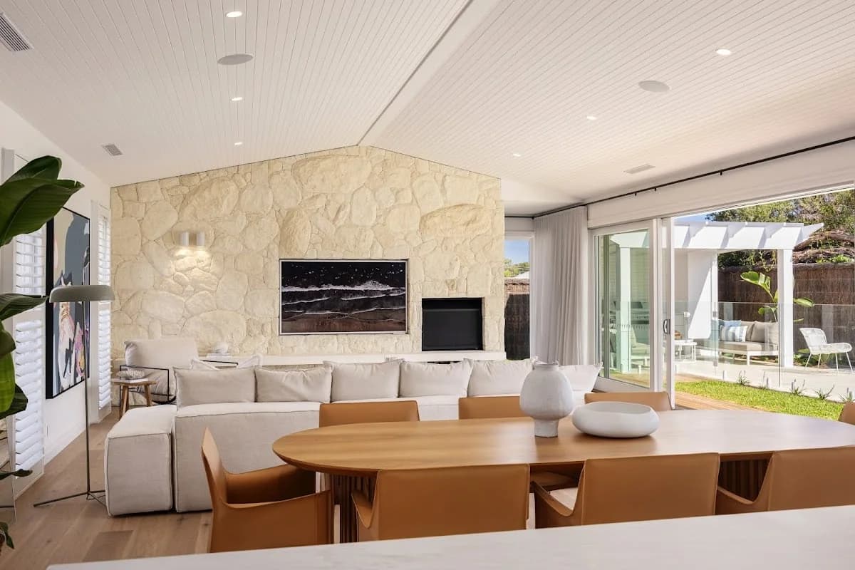 a384b950-4fa5-429f-8b4d-adc716efe67e photo 1