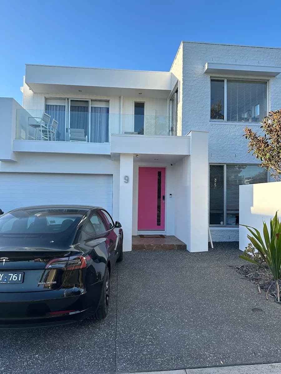 db567571-71a5-41ad-bb7f-b42cdd5b53db photo 1