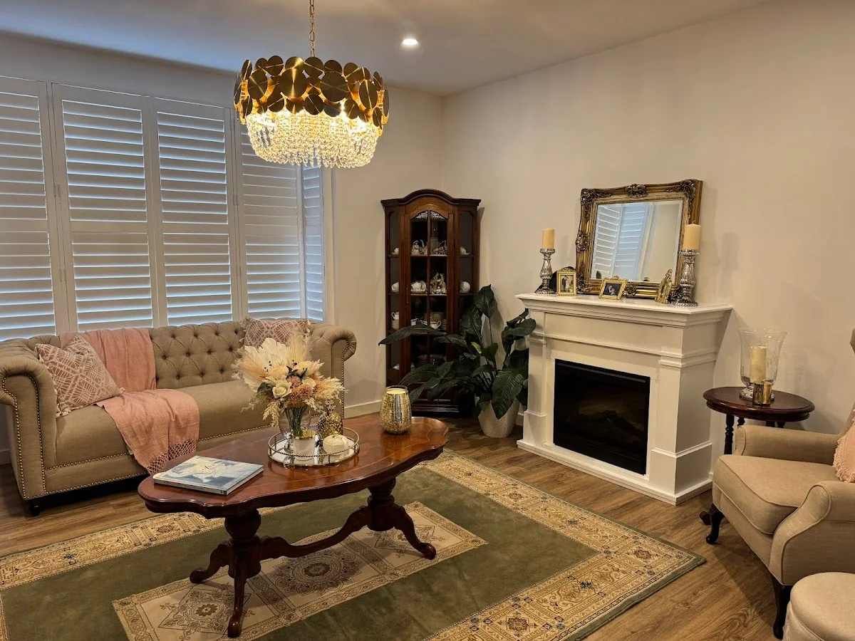 674b7e02-c4a2-4ea8-90c7-547b70d1333f photo 1