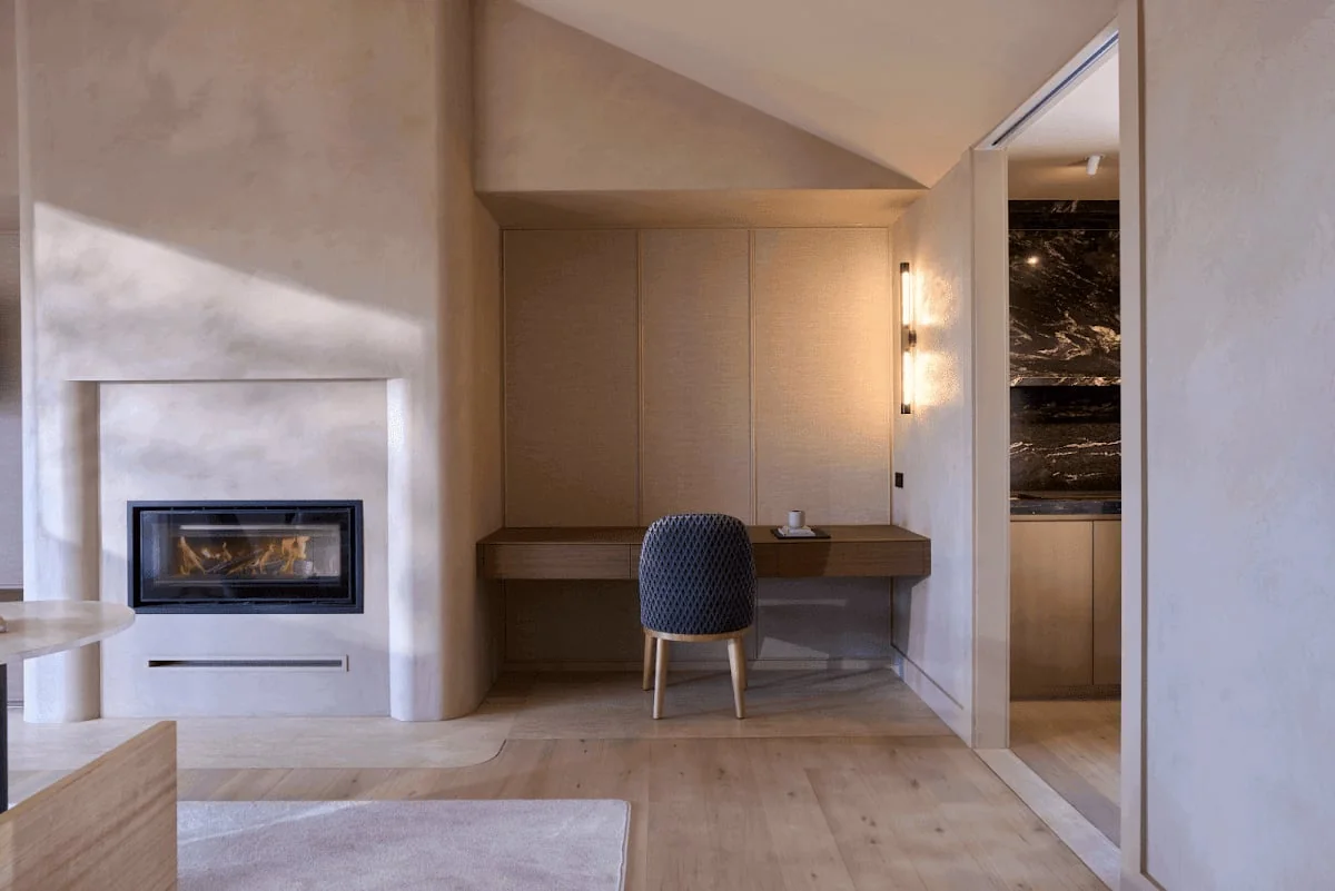 e4c755bf-7039-4c9b-9cbb-355311d5805a photo 1