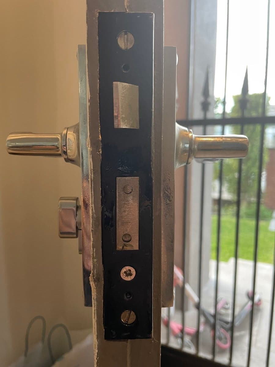 superior tech locksmiths-change lock service